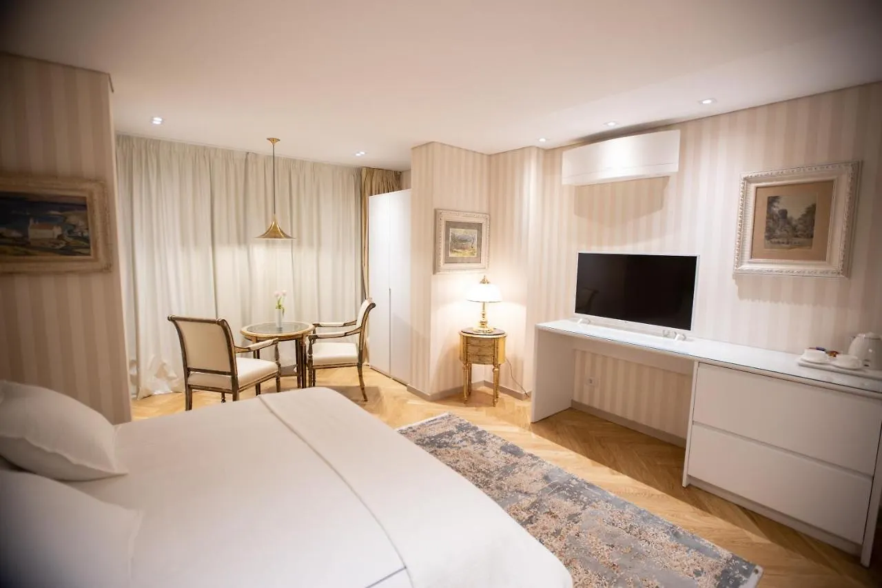 Seven Luxury Suites تيرانا 0*,  ألبانيا